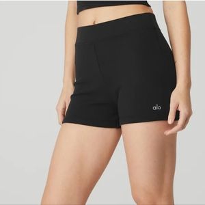 Alo Goddess Ribbed High-Waist Hot Short